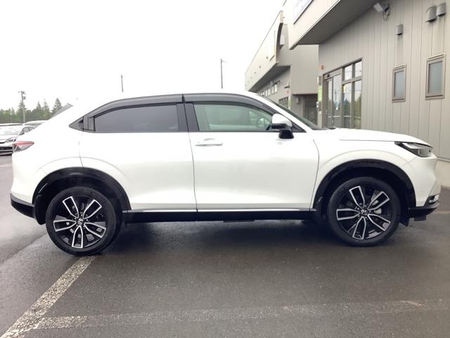 ヴェゼル ｅ：ＨＥＶ　Ｚ　ｅ：ＨＥＶＺ　４ＷＤ　ＥＴＣ　アルミホイール　スマートキー　ＬＥＤ　クリアランスソナー　シートヒーター　メモリーナビ　バックカメラ　フルセグ（4枚目）