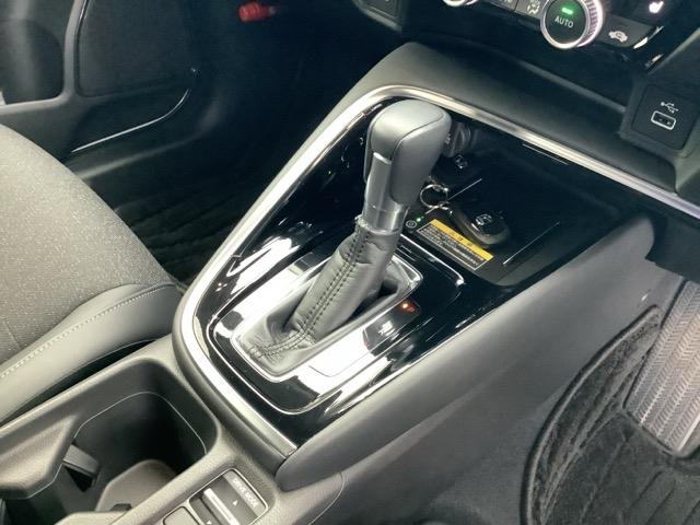 ヴェゼル ｅ：ＨＥＶ　Ｚ　ｅ：ＨＥＶＺ　４ＷＤ　ＥＴＣ　アルミホイール　スマートキー　ＬＥＤ　クリアランスソナー　シートヒーター　メモリーナビ　バックカメラ　フルセグ（11枚目）