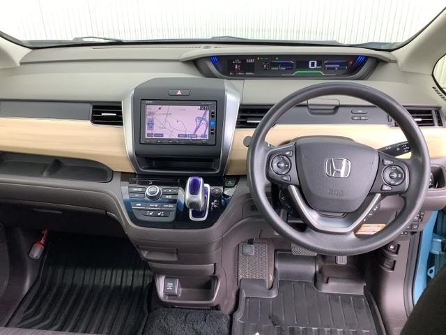 フリードハイブリッド ハイブリッド・Ｇホンダセンシング　４ＷＤ　ＥＴＣ　スマートキー　両側電動スライドドア　ＬＥＤ　３列シート　シートヒーター　メモリーナビ　バックカメラ　フルセグ（15枚目）