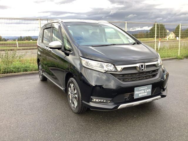フリードハイブリッド ハイブリッド・クロスター　４ＷＤ　ＥＴＣ　アルミホイール　スマートキー　両側電動スライドドア　ＬＥＤ　メモリーナビ　バックカメラ　フルセグ　ドライブレコーダー（6枚目）