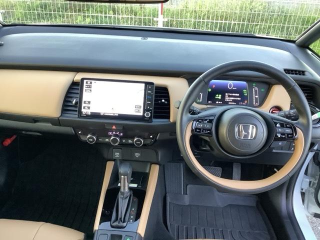 フィット ｅ：ＨＥＶリュクス　４ＷＤ　ＥＴＣ　スマートキー　ＬＥＤ　クリアランスソナー　革シート　シートヒーター　メモリーナビ　バックカメラ　フルセグ　ドライブレコーダー（15枚目）