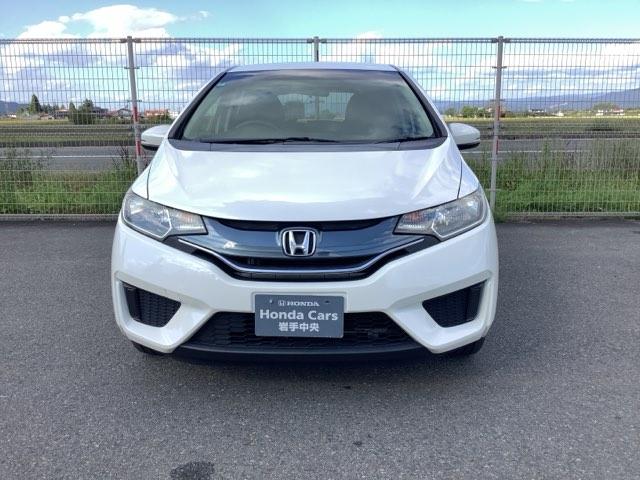 フィット １３Ｇ・Ｆパッケージ　４ＷＤ　横滑り防止装置　ＥＴＣ　アルミホイール　スマートキー　アイドリングストップ　メモリーナビ　バックカメラ　フルセグ（2枚目）