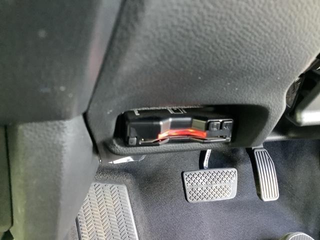 フィット １３Ｇ・Ｆパッケージ　４ＷＤ　横滑り防止装置　ＥＴＣ　アルミホイール　スマートキー　アイドリングストップ　メモリーナビ　バックカメラ　フルセグ（23枚目）