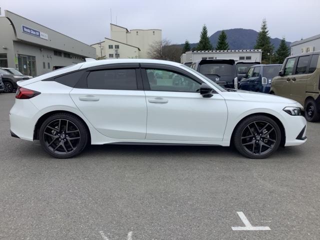 シビック ｅ：ＨＥＶ　ＥＴＣ　アルミホイール　スマートキー　オートクルーズコントロール　ＬＥＤ　シートヒーター　メモリーナビ　フルセグ　バックカメラ（4枚目）