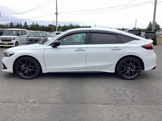 シビック ｅ：ＨＥＶ　ＥＴＣ　アルミホイール　スマートキー　オートクルーズコントロール　ＬＥＤ　シートヒーター　メモリーナビ　フルセグ　バックカメラ（5枚目）