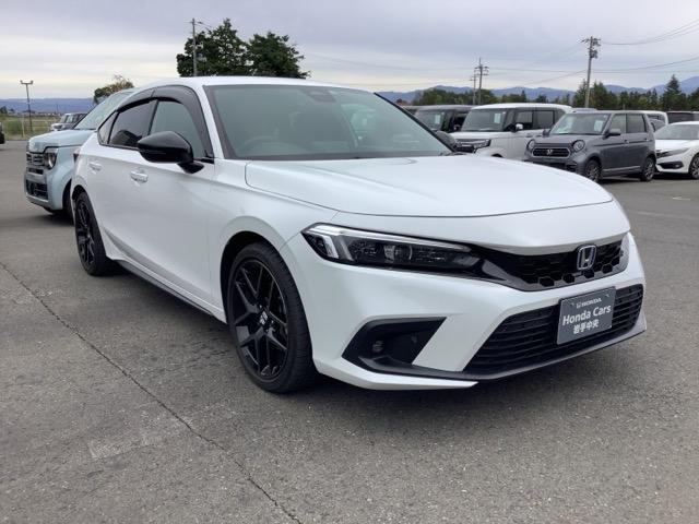 シビック ｅ：ＨＥＶ　ＥＴＣ　アルミホイール　スマートキー　オートクルーズコントロール　ＬＥＤ　シートヒーター　メモリーナビ　フルセグ　バックカメラ（6枚目）