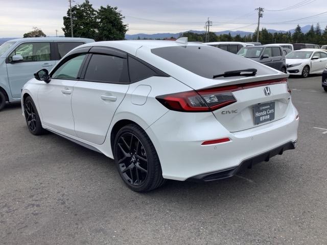 シビック ｅ：ＨＥＶ　ＥＴＣ　アルミホイール　スマートキー　オートクルーズコントロール　ＬＥＤ　シートヒーター　メモリーナビ　フルセグ　バックカメラ（9枚目）