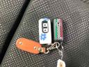 Ｇ・Ｌパッケージ　横滑り防止装置　アイドリングストップ　ＥＴＣ　アルミホイール　スマートキー　ＨＩＤ　メモリーナビ　バックカメラ　フルセグ（24枚目）