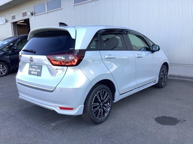 フィット ｅ：ＨＥＶリュクス　ＥＴＣ　ＨｏｎｄａＳＥＮＳＩＮＧ　レザーシート　シートヒーター　社外ナビ（8枚目）