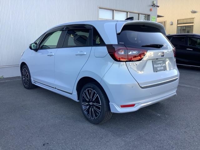 フィット ｅ：ＨＥＶリュクス　ＥＴＣ　ＨｏｎｄａＳＥＮＳＩＮＧ　レザーシート　シートヒーター　社外ナビ（9枚目）