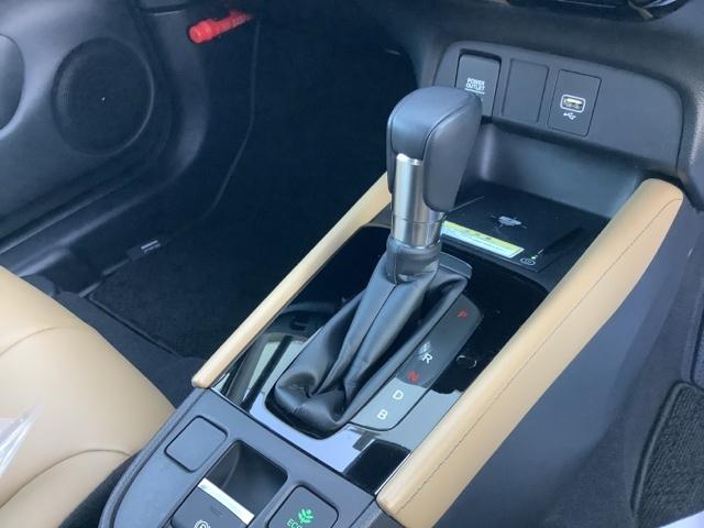 フィット ｅ：ＨＥＶリュクス　ＥＴＣ　ＨｏｎｄａＳＥＮＳＩＮＧ　レザーシート　シートヒーター　社外ナビ（11枚目）