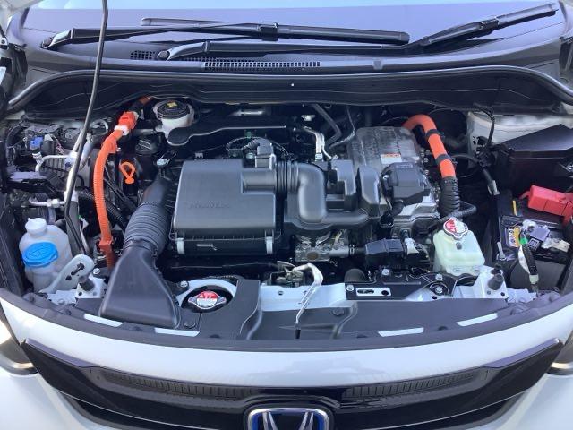 フィット ｅ：ＨＥＶリュクス　ＥＴＣ　ＨｏｎｄａＳＥＮＳＩＮＧ　レザーシート　シートヒーター　社外ナビ（17枚目）