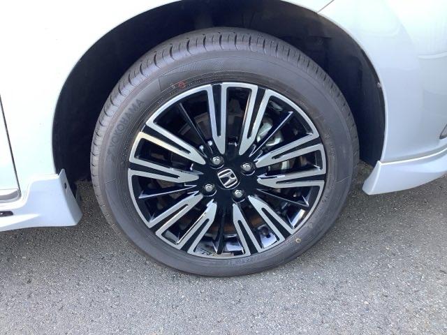 フィット ｅ：ＨＥＶリュクス　ＥＴＣ　ＨｏｎｄａＳＥＮＳＩＮＧ　レザーシート　シートヒーター　社外ナビ（19枚目）