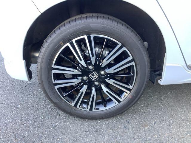 フィット ｅ：ＨＥＶリュクス　ＥＴＣ　ＨｏｎｄａＳＥＮＳＩＮＧ　レザーシート　シートヒーター　社外ナビ（20枚目）