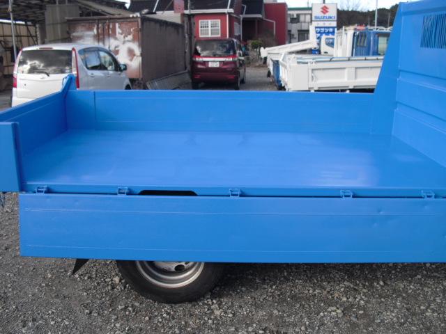 エルフトラック 強化フルフラットローダンプ　全低床　ダンプ　３トン４ナンバー　集中ドアロック　新品シートカバー付き（12枚目）