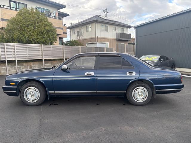 シーマ タイプＩＩリミテッド　実走行１３０００キロ　アクティブ無し　純正バネサス　マルチレスモデル（5枚目）