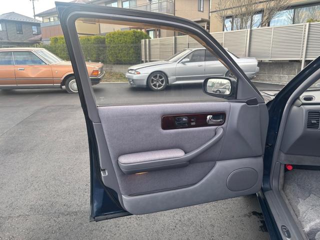 シーマ タイプＩＩリミテッド　実走行１３０００キロ　アクティブ無し　純正バネサス　マルチレスモデル（24枚目）