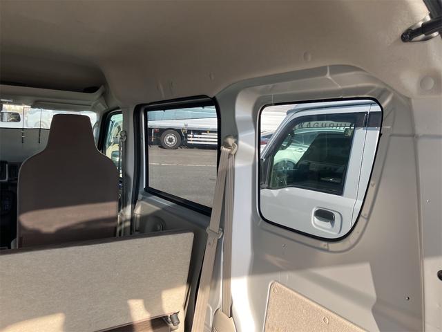 ミニキャブバン Ｍ　４ＷＤ　２ｎｄ発進付　オートマ　両側スライドドア　ＣＤ　エアコン　パワステ（23枚目）