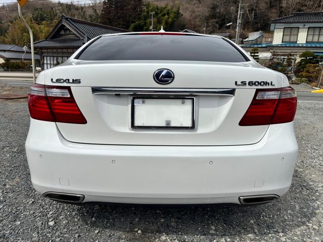 ＬＳ ＬＳ６００ｈＬ　４ＷＤロングボディー　ナビＴＶバックカメラ　マークレビンソン　黒皮シート　サンルーフ　パワートランク　ステアリングヒーター　クルーズコントロール　ドライブレコーダー（8枚目）