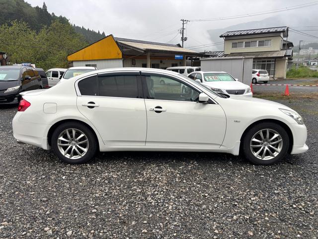 スカイライン ２５０ＧＴ　ナビ／テレビ／バックカメラ／社外マフラー／前席Ｐシート／黒革調シートカバー／ＥＴＣ／ＨＩＤヘッドライト／プッシュスタート／スマートキー（4枚目）