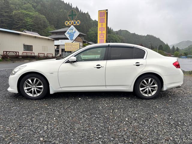スカイライン ２５０ＧＴ　ナビ／テレビ／バックカメラ／社外マフラー／前席Ｐシート／黒革調シートカバー／ＥＴＣ／ＨＩＤヘッドライト／プッシュスタート／スマートキー（5枚目）
