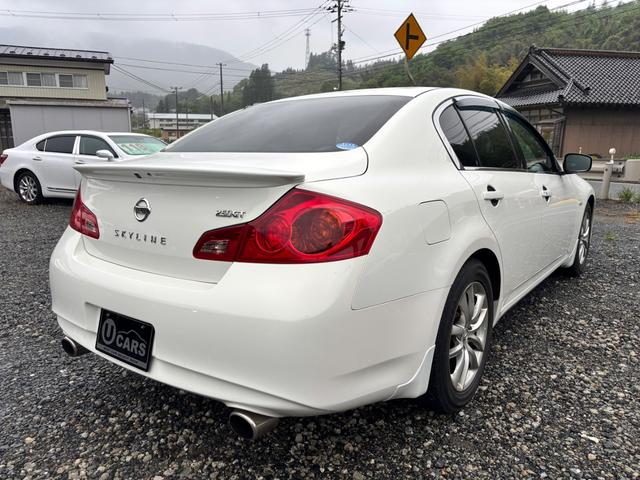 スカイライン ２５０ＧＴ　ナビ／テレビ／バックカメラ／社外マフラー／前席Ｐシート／黒革調シートカバー／ＥＴＣ／ＨＩＤヘッドライト／プッシュスタート／スマートキー（6枚目）