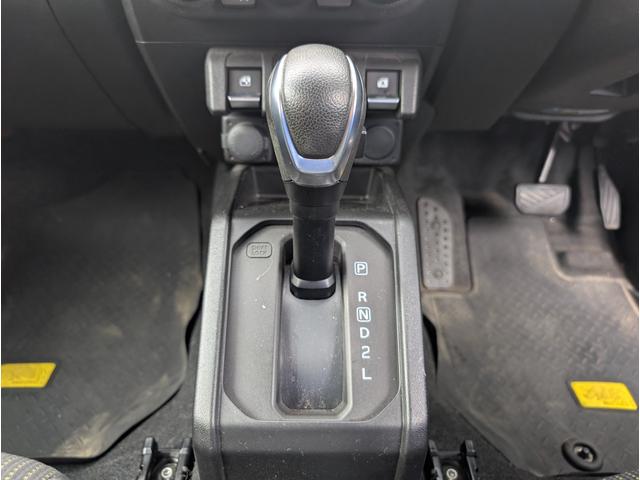 ジムニー ＸＬ　４ＷＤ　４ＡＴ　ナビ・オーディオレス　機械式副変速機４ＷＤ　横滑り防止機能　オートエアコン　シートヒーター　プッシュスタート（11枚目）