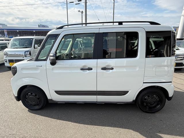 スペーシアギア ＨＹＢＲＩＤ　ＸＺ　２型　４ＷＤ　衝突被害軽減Ｓ　全方位ナビ　４ＷＤ　衝突被害軽減システム　アイドリングストップ　横滑り防止機能　衝突安全ボディ　バックカメラ　オートライト　スライドドア　プッシュスタート　プッシュスタート　シートヒーター　オートエアコン（9枚目）