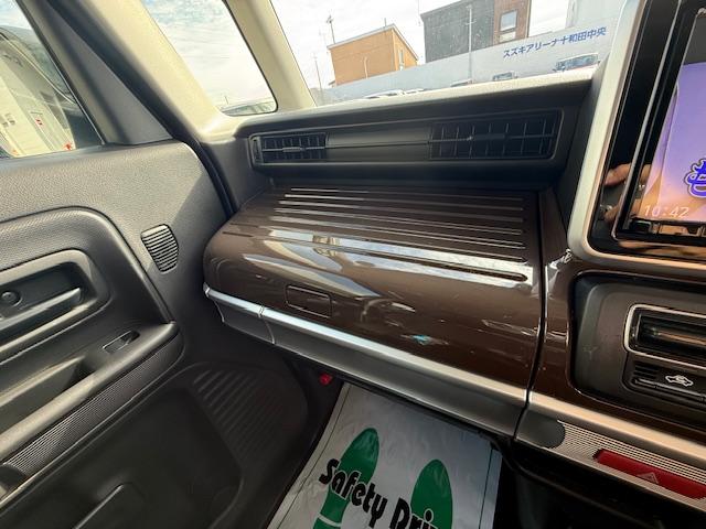 スペーシアギア ＨＹＢＲＩＤ　ＸＺ　２型　４ＷＤ　衝突被害軽減Ｓ　全方位ナビ　４ＷＤ　衝突被害軽減システム　アイドリングストップ　横滑り防止機能　衝突安全ボディ　バックカメラ　オートライト　スライドドア　プッシュスタート　プッシュスタート　シートヒーター　オートエアコン（45枚目）