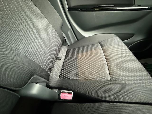 ワゴンＲ ２０周年記念車　ＭＨ３４型　２型　４ＷＤ　４ＷＤ　衝突被害軽減システム　アイドリングストップ　横滑り防止機能　衝突安全ボディ　オートライト　Ｂｌｕｅｔｏｏｔｈ　プッシュスタート　シートヒーター（31枚目）