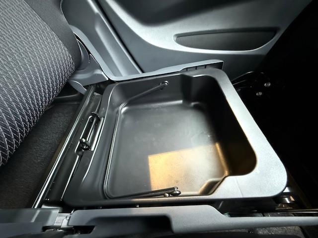 ワゴンＲ ２０周年記念車　ＭＨ３４型　２型　４ＷＤ　４ＷＤ　衝突被害軽減システム　アイドリングストップ　横滑り防止機能　衝突安全ボディ　オートライト　Ｂｌｕｅｔｏｏｔｈ　プッシュスタート　シートヒーター（32枚目）