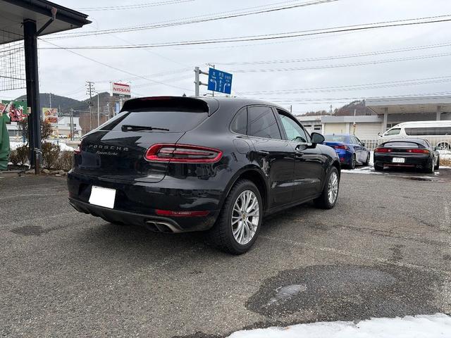 マカン マカン　ターボ　純正ナビ／バックカメラ／電動リア／黒革シート／ヒートシーター／ｓｐｏｒｔｓ　ｐｌｕｓモード／スポーツクロノ／純正ホイール（8枚目）