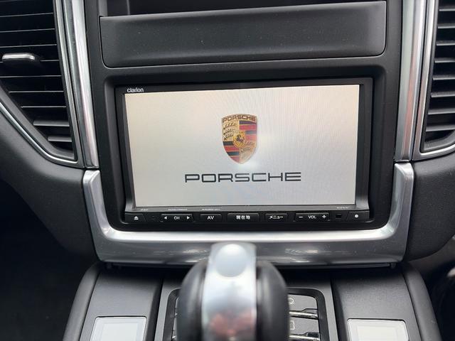 マカン マカン　ターボ　純正ナビ／バックカメラ／電動リア／黒革シート／ヒートシーター／ｓｐｏｒｔｓ　ｐｌｕｓモード／スポーツクロノ／純正ホイール（10枚目）