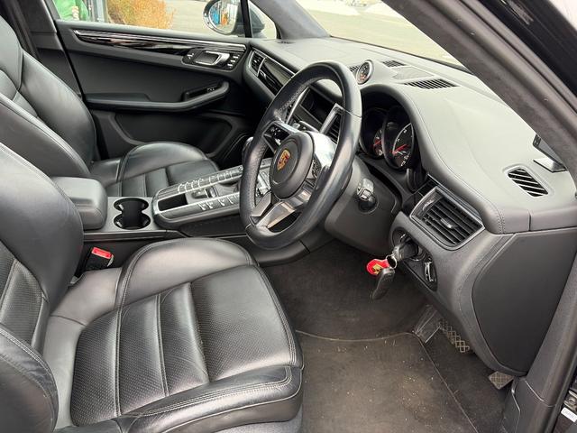 マカン マカン　ターボ　純正ナビ／バックカメラ／電動リア／黒革シート／ヒートシーター／ｓｐｏｒｔｓ　ｐｌｕｓモード／スポーツクロノ／純正ホイール（13枚目）