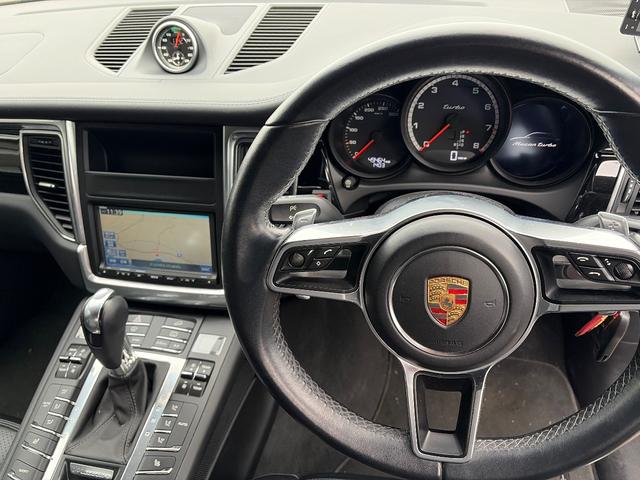 マカン マカン　ターボ　純正ナビ／バックカメラ／電動リア／黒革シート／ヒートシーター／ｓｐｏｒｔｓ　ｐｌｕｓモード／スポーツクロノ／純正ホイール（16枚目）