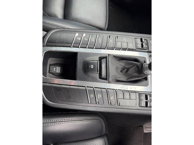 マカン マカン　ターボ　純正ナビ／バックカメラ／電動リア／黒革シート／ヒートシーター／ｓｐｏｒｔｓ　ｐｌｕｓモード／スポーツクロノ／純正ホイール（22枚目）