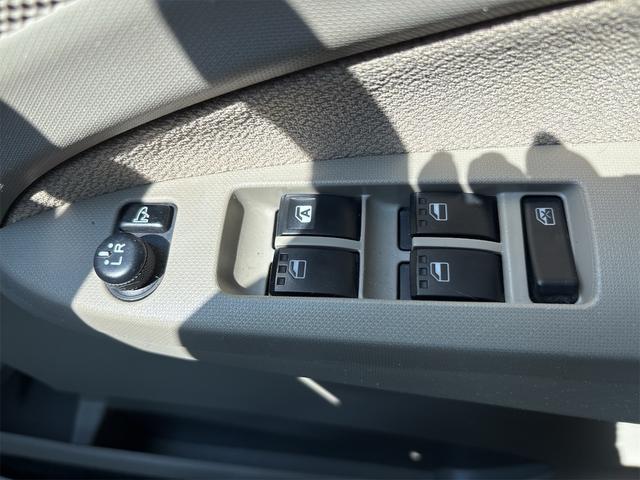 ムーヴ Ｌ　４ＷＤ　ＥＴＣ　ナビ　ＴＶ　アイドリングストップ　ＣＶＴ　盗難防止システム　ＡＢＳ　ＣＤ　ＵＳＢ　アルミホイール　衝突安全ボディ　エアコン　パワーステアリング　パワーウィンドウ　運転席エアバッグ（15枚目）