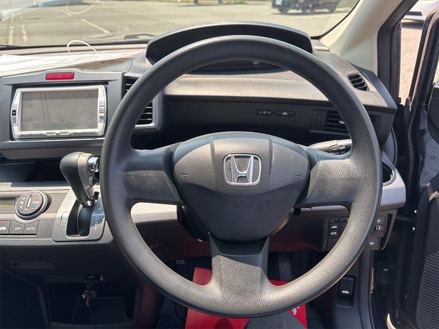 フリード フレックス　ジャストセレクション　４ＷＤ　ドライブレコーダー　ナビ　ＴＶ　両側スライド・片側電動　キーレスエントリー　電動格納ミラー　ＡＴ　アルミホイール　ＣＤ　ＤＶＤ再生　ＵＳＢ　Ｂｌｕｅｔｏｏｔｈ　衝突安全ボディ　ＡＢＳ　ＥＳＣ（3枚目）