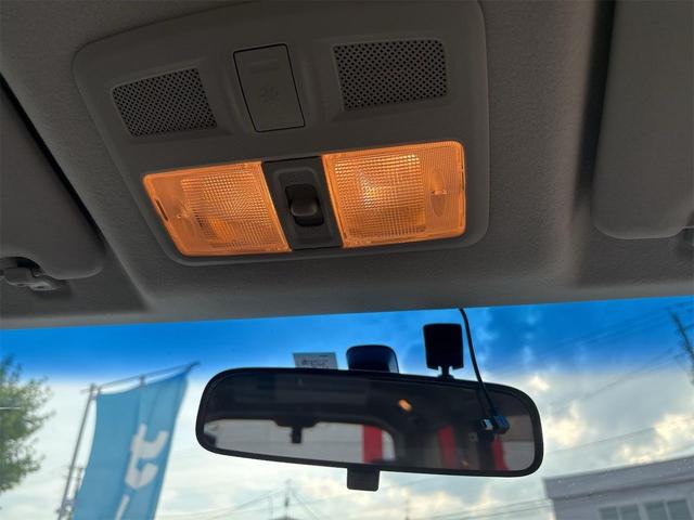 デリカＤ：５ Ｇ　パワーパッケージ　４ＷＤ　オートクルーズコントロール　両側スライドドア　ＨＩＤ　スマートキー　ＣＶＴ　社外ホイール　盗難防止システム　衝突安全ボディ　ＡＢＳ　ＥＳＣ　パワーステアリング　パワーウィンドウ（12枚目）