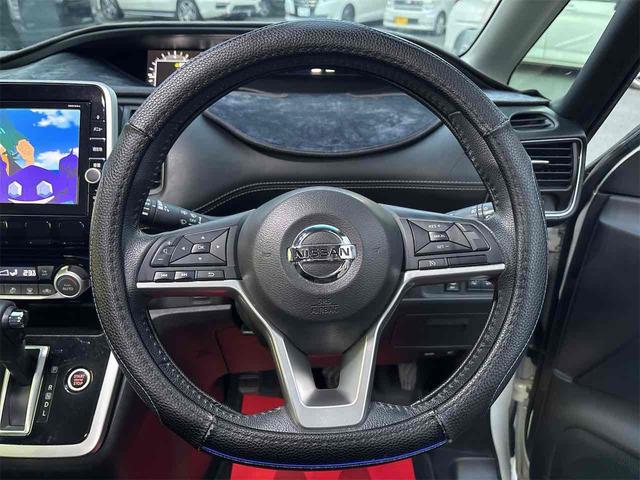 自ら操るハンドル！ドライバーの生命線です。お客様の目で実際にご確認ください。