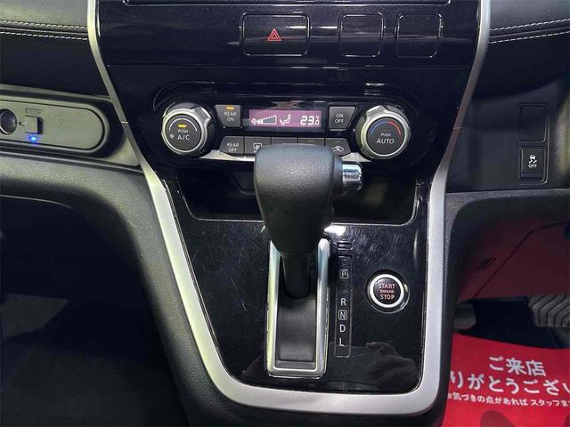 発進時や後退時に必ず操作するレバーです。操作のしやすさが肝になってきます。ぜひ一度体感してください。