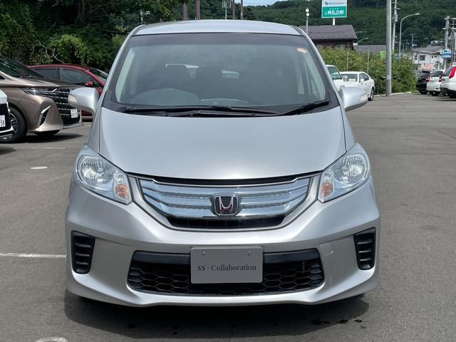 フリードハイブリッド ジャストセレクション　社外ナビ　ＴＶ　ＤＶＤ　エンスタ　ＥＴＣ　スマートキー　片側パワースライドドア　ＨＩＤライト　７人乗　横滑り防止装置　内外装クリーニング済（2枚目）