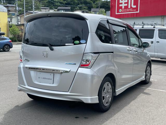 フリードハイブリッド ジャストセレクション　社外ナビ　ＴＶ　ＤＶＤ　エンスタ　ＥＴＣ　スマートキー　片側パワースライドドア　ＨＩＤライト　７人乗　横滑り防止装置　内外装クリーニング済（5枚目）