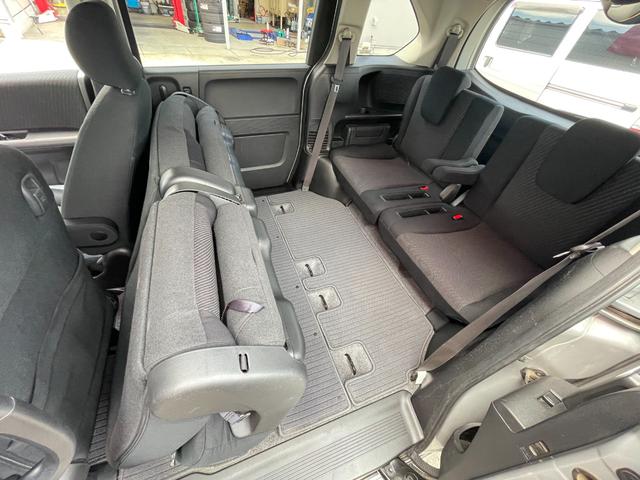 フリードハイブリッド ジャストセレクション　社外ナビ　ＴＶ　ＤＶＤ　エンスタ　ＥＴＣ　スマートキー　片側パワースライドドア　ＨＩＤライト　７人乗　横滑り防止装置　内外装クリーニング済（43枚目）