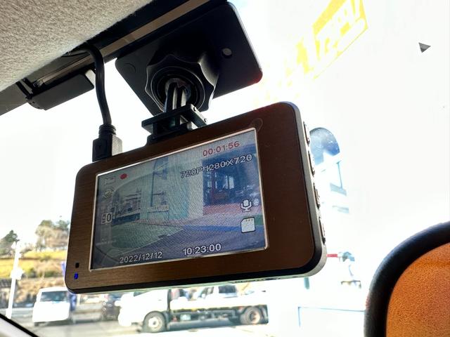 Ｍ　４ＷＤ　社外ナビ　ワンセグ　Ｂｌｕｅｔｏｏｔｈ　バックカメラ　ドライブレコーダー　シートヒーター　アイドリングストップ　横滑り防止装置　キーレス　ライトレベライザー(19枚目)