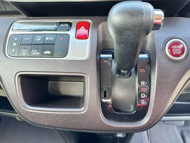 プレミアム ツアラー・Lパッケージ 4WD ターボ 純正ナビ Bluetooth バックカメラ ETC HIDライト クルーズコントロール ステアリングリモコン パドルシフト オートライト プッシュスタート 横滑り防止装置(8枚目)