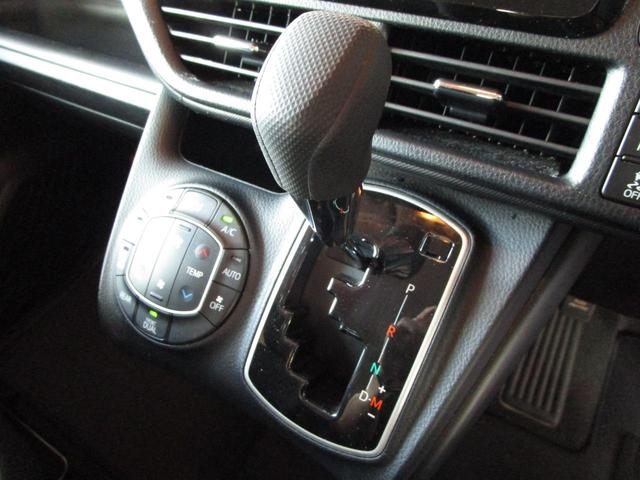 ヴォクシー Ｘ　４ＷＤ　衝突軽減ブレーキ　カロッツェリアナビ　フルセグ　Ｂｌｕｅｔｏｏｔｈ　バックカメラ　エンジンスタータ　ＥＴＣ　クルーズコントロール　ＬＥＤヘッドランプ　左側パワースライドドア　オートエアコン（8枚目）