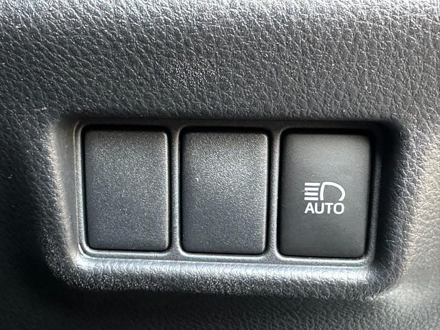 Ｃ－ＨＲ Ｇ－Ｔ　４ＷＤターボ　モデリスタフルエアロ　純正８インチナビ　バックカメラ　ＥＴＣ　Ｂｌｕｅｔｏｏｔｈ　ドライブレコーダー　クルーズコントロール　純正１８インチアルミ　オートハイビーム　前席シートヒーター（10枚目）