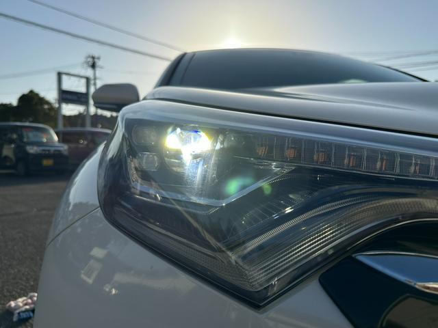 Ｃ－ＨＲ Ｇ－Ｔ　４ＷＤターボ　モデリスタフルエアロ　純正８インチナビ　バックカメラ　ＥＴＣ　Ｂｌｕｅｔｏｏｔｈ　ドライブレコーダー　クルーズコントロール　純正１８インチアルミ　オートハイビーム　前席シートヒーター（11枚目）
