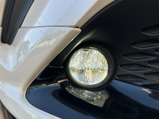 Ｃ－ＨＲ Ｇ－Ｔ　４ＷＤターボ　モデリスタフルエアロ　純正８インチナビ　バックカメラ　ＥＴＣ　Ｂｌｕｅｔｏｏｔｈ　ドライブレコーダー　クルーズコントロール　純正１８インチアルミ　オートハイビーム　前席シートヒーター（12枚目）